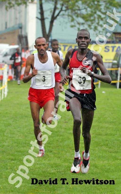 Peter Lemuya outsprints No 3 Tewodros Shiferaw to win the 2012 Blaydon Races on June 9th.